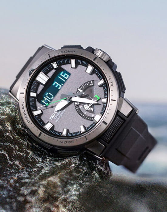 Casio PRW-70Y-1ER мужские часы застежка крупным планом